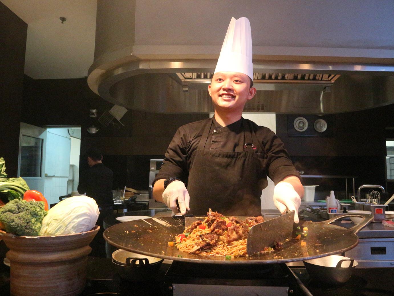 All You Can Meat dan Crazy Rich Asian Buffet di Crowne Plaza Bandung.