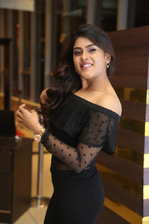 Naira Shah at E Ee Premiere Show