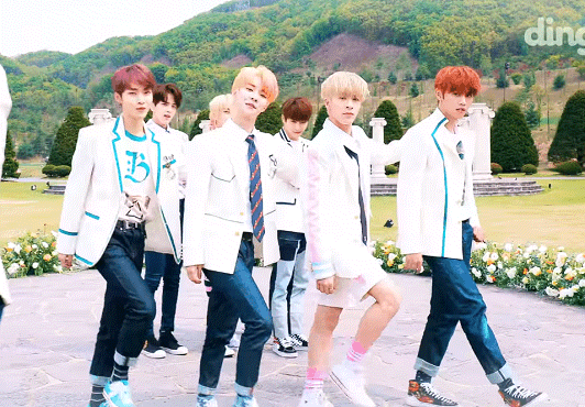 요즘 무대하는중에 멤버 놀리는 아이돌 | 인스티즈