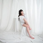 Hong Ji Yeon In Fluffy White Foto 13