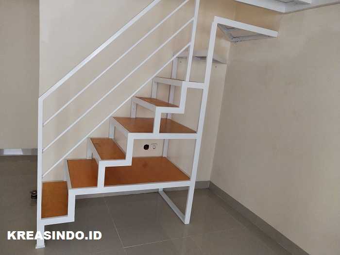 Jasa Tangga Besi Ada Raknya alas Multiplek di Jakarta Cocok Untuk Rumah Minimalis Jasa Tangga Besi Ada Raknya alas Multiplek di Jakarta Cocok Untuk Rumah Minimalis