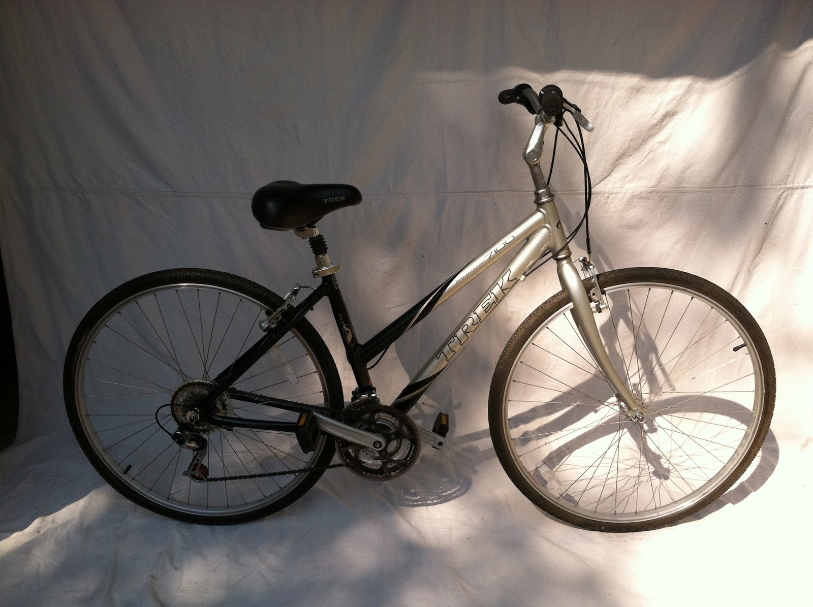 trek 7100 women's hybrid bike