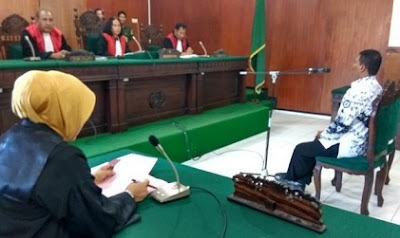 TERBARU... Cubit Siswanya, Pak Samhudi Guru SMP Raden Rahmat Dituntut 6 Bulan Penjara