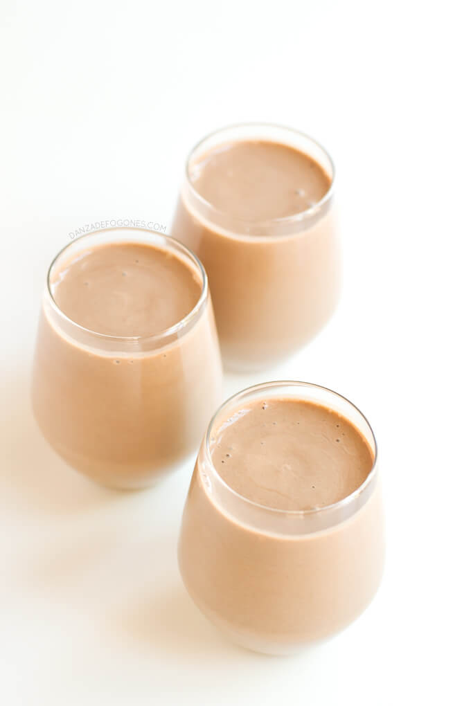 Vegan Chocolate Shake | danceofstoves.com Vegan Chocolate Shake | danceofstoves.com
