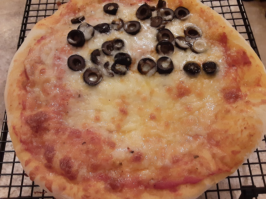 Sam's Place Easy Cast Iron Skillet Pizza