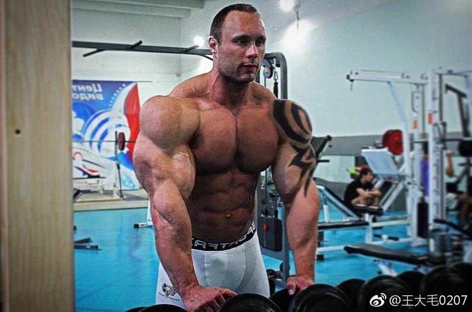 Huge Russian Bodybuilder Nikita Tkachuk