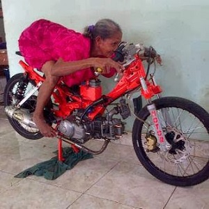Kumpulan Foto Nenek Gaul&lucu Bikin Ketawa Terbaru - WAmaniac