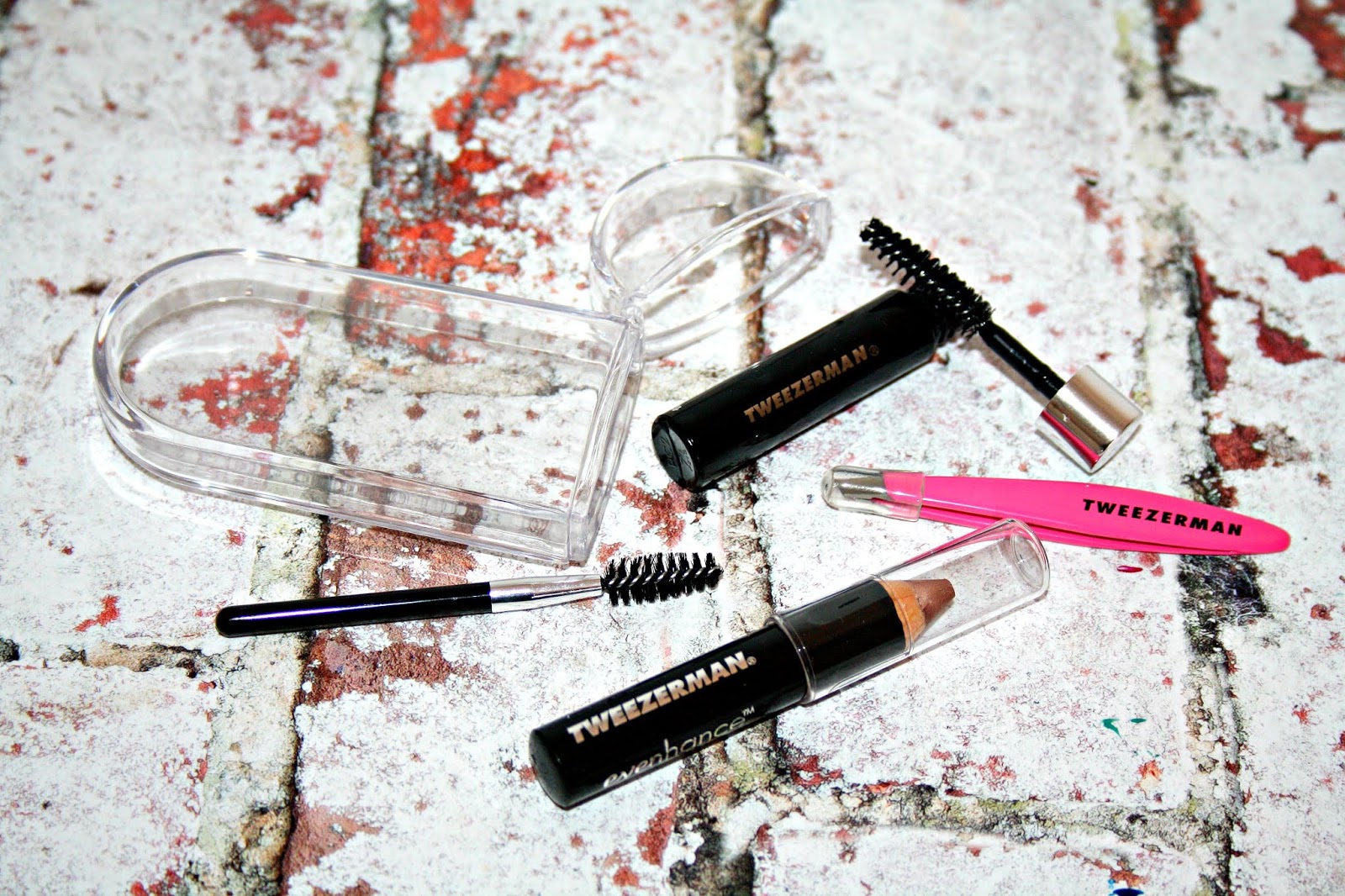 Beautyqueenuk A UK Beauty and Lifestyle Blog Tweezerman Mini Brow