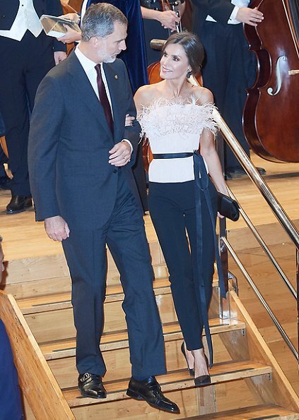 Queen-Letizia-The-2nd-Skin-Co-top-and-trousers-10.jpg
