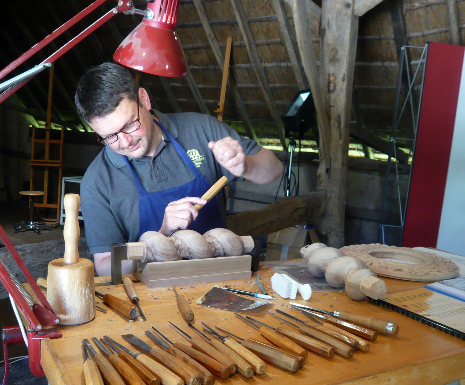 ORNAMENTAL WOODCARVER Patrick Damiaens DOMAIN BOKRIJK A WOOD CARVING