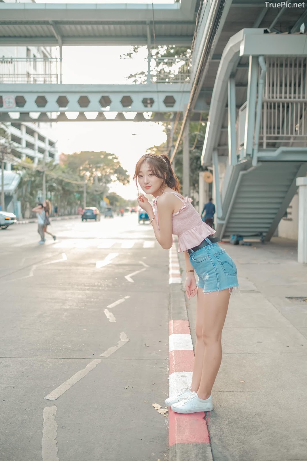 Korean cute girl Haeun Hana - Afternoon stroll around city streets - Picture 37