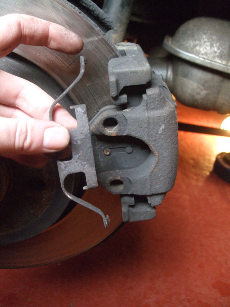 BMW E46 Rear Brake Discs and Pads Replacement