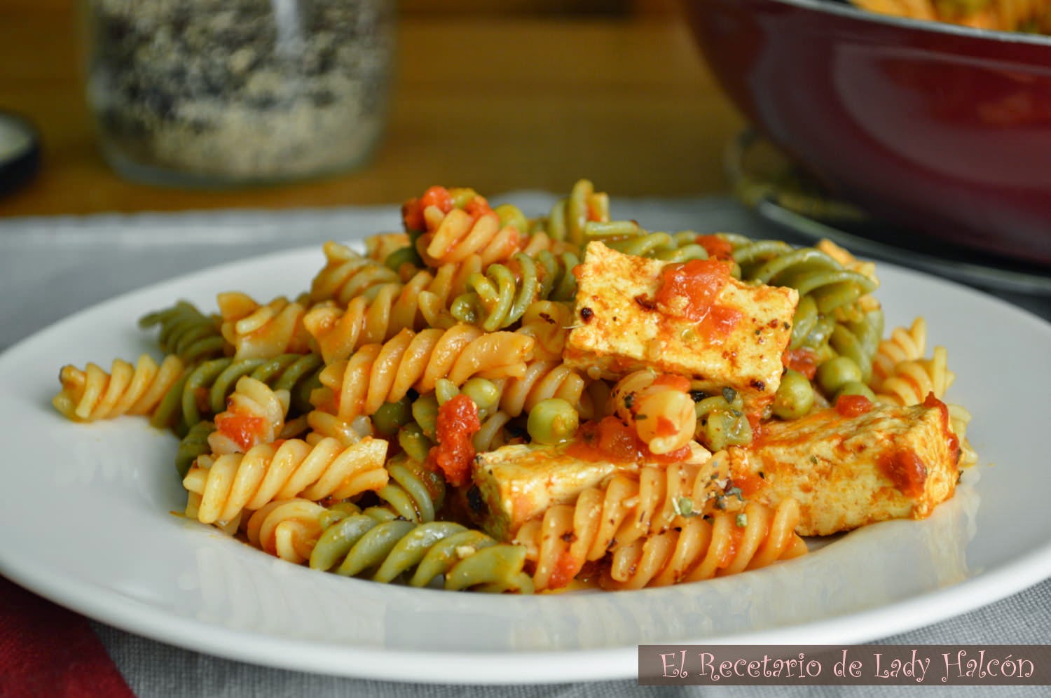 Pasta con salsa de tomate y tofu Receta vegetariana El Recetario de