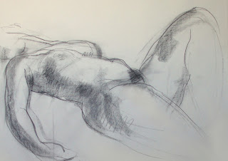 Edith Lafay dessin fusain, femme nue allongée