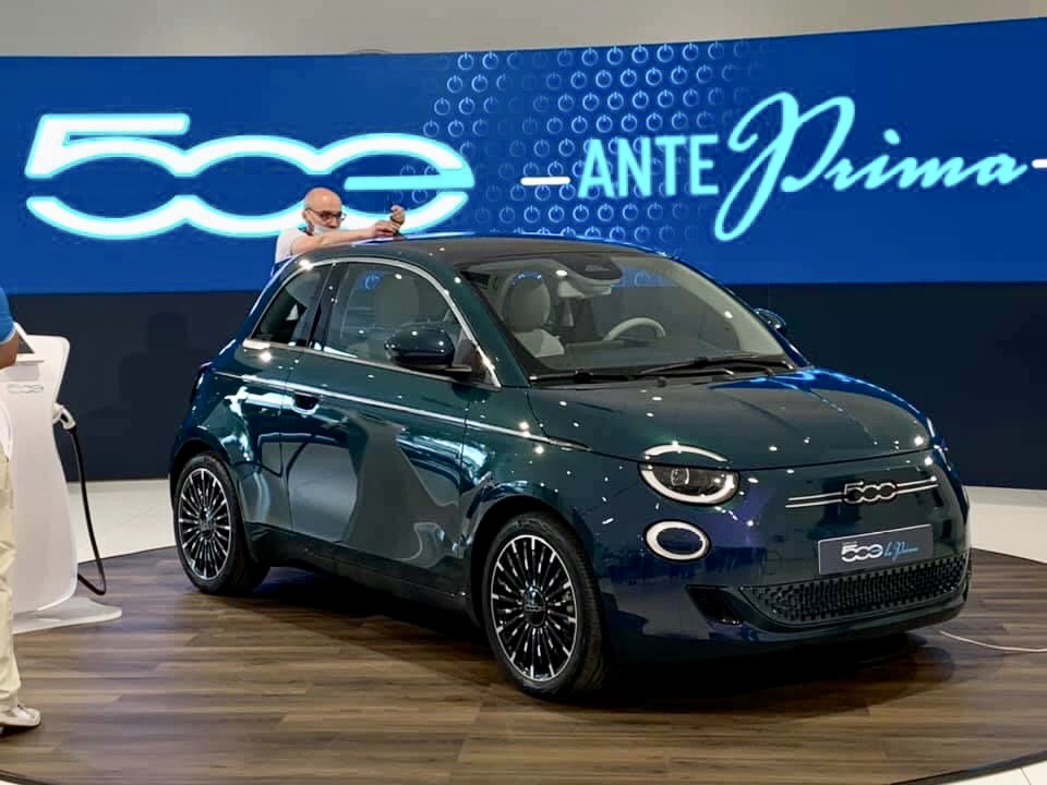 Fiat_500e_La_Prima%2B%25281%2529.jpg