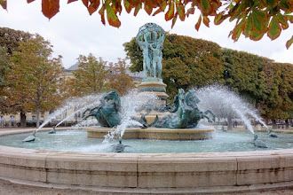 Paris : Fontaine des Quatre Parties du Monde dite aussi fontaine de l'Observatoire - VIème