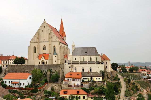 Katedra i średniowieczne mury miejskie w Znojmie