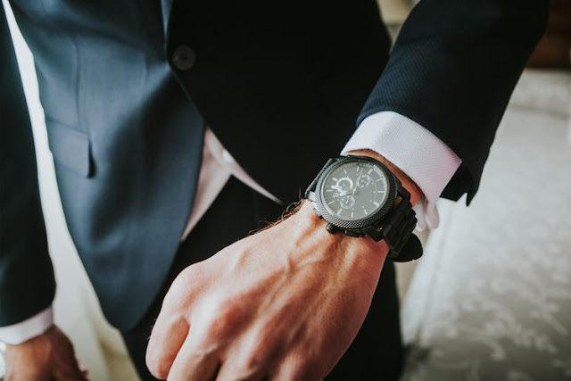 5-Cara-Memilih-Jam-Tangan-Pria-untuk-Acara-Profesional