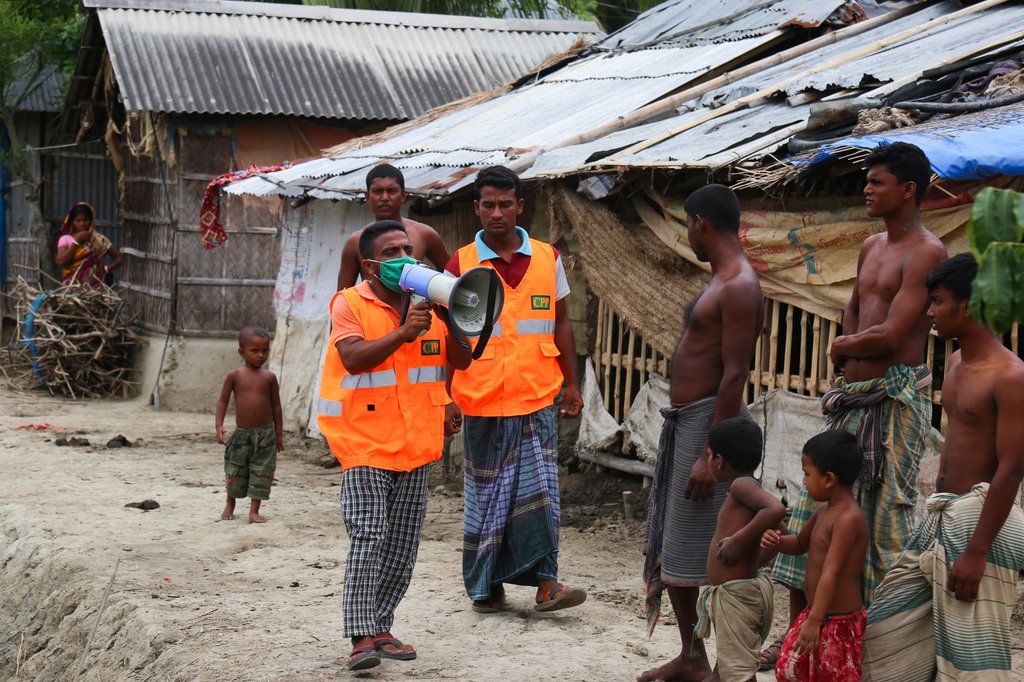 Un súper ciclón que se dirige hacia la India y Bangladesh amenaza ...