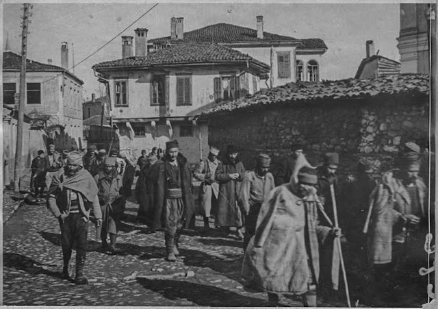 Suspects forcibly taken to road maintenance work. Bitola, January 1917.