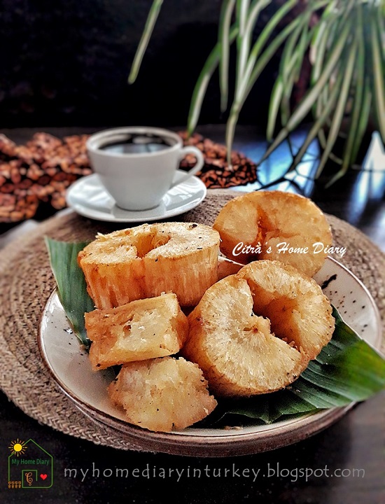 How to make Indonesian tender fried cassava / Singkong goreng empuk dan gurih | Çitra's Home Diary. #cassavarecipe #yucarecipe #Indonesianfoodrecipe #jajanpasar #singkonggorengempuk #endonezyatarifi #yuca #manyok #foodphotographycassava