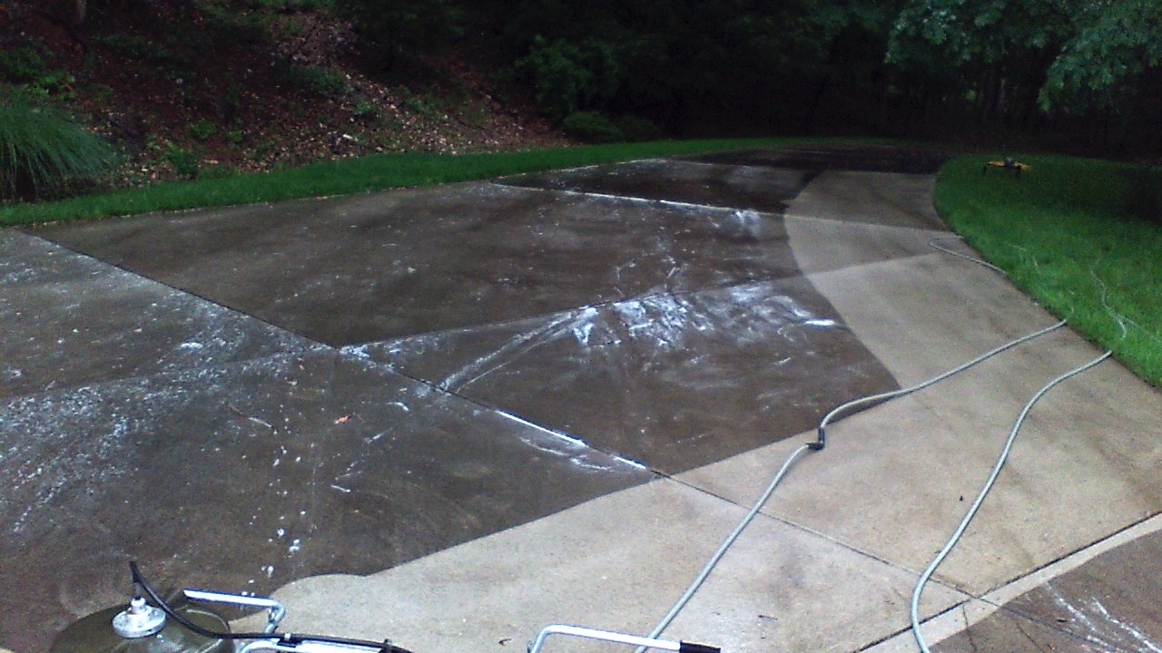 House Washing Springfield MO. Cleaned by Pete mobile contract cleaners