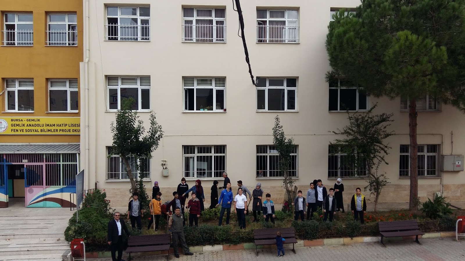 Cihatli Da Ozel Ogrencilerin Fidan Dikme Heyecani