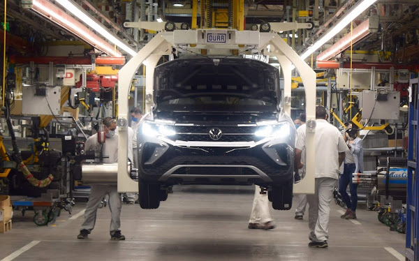 Volkswagen Taos: fotos do SUV na linha de montagem na Argentina