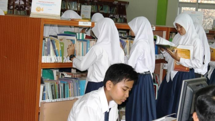 Ptk Bahasa Inggris Smp Outdoor Learning Activities On The Second Year Students Reading Comprehension Of English Education Ptk Bahasa Inggris Smp Outdoor Learning Activities On The Second Year Students Reading Comprehension Of English Education