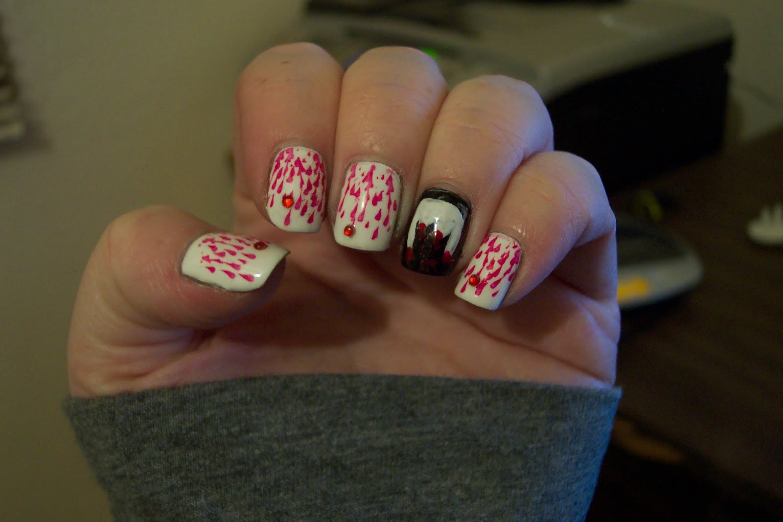 The Polished Momma: Halloween, vampire nails!