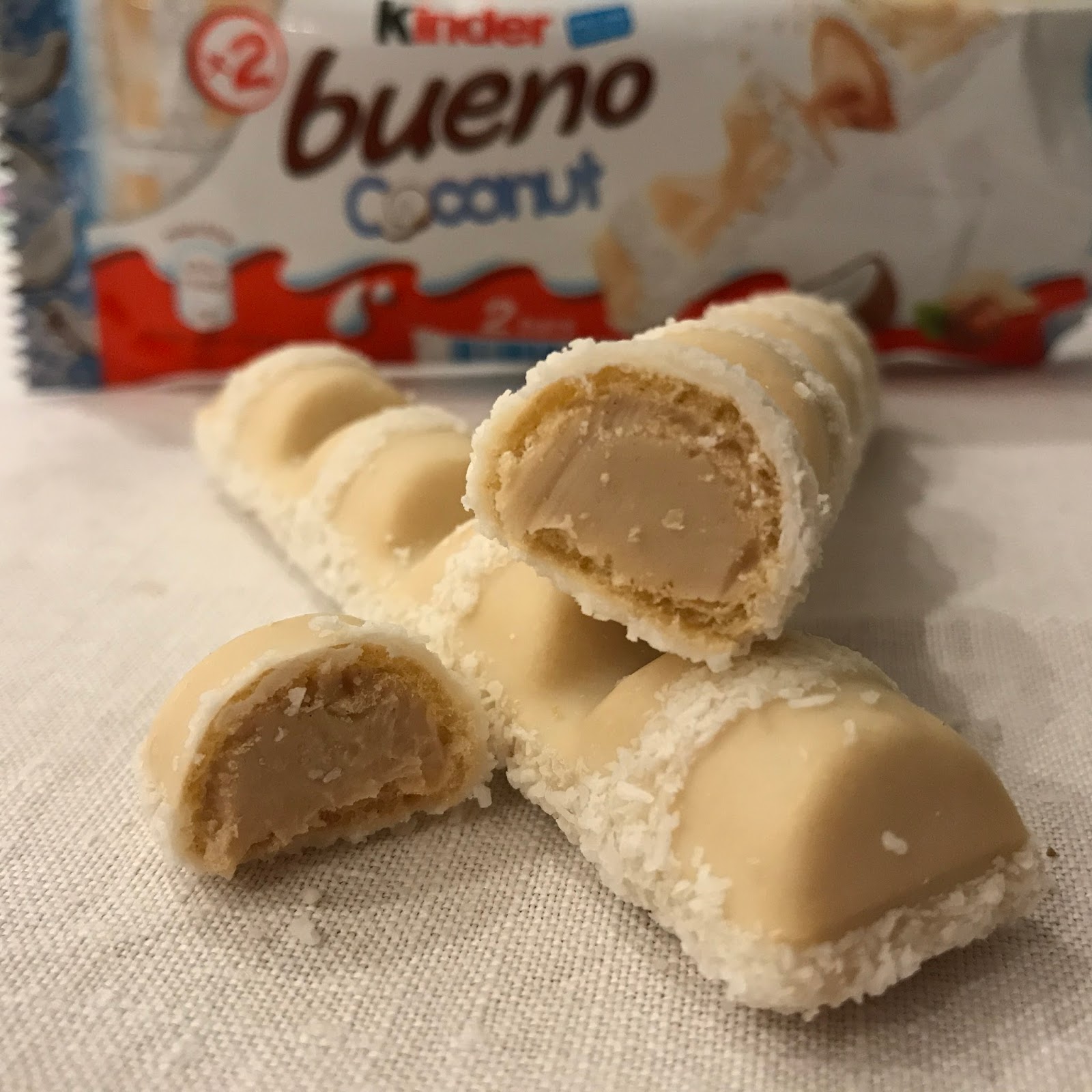 Archived Reviews From Amy Seeks New Treats: NEW! Kinder Bueno Coconut  (Superdrug)