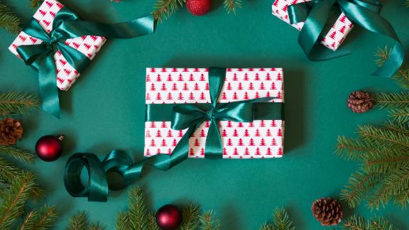 Elegant Christmas present wrapping ideas! 🎄