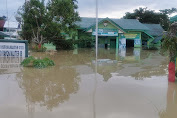 Kantor Koramil Terendam Banjir, Personel TNI Tetap Evakuasi Warga Yang Terendam Banjir