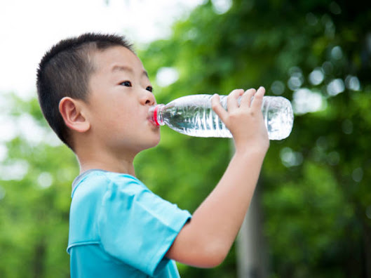 What purposes does the 20-litre water can serve?