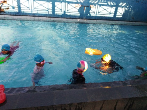Berenang Di Kolam Renang Singampon Ungaran