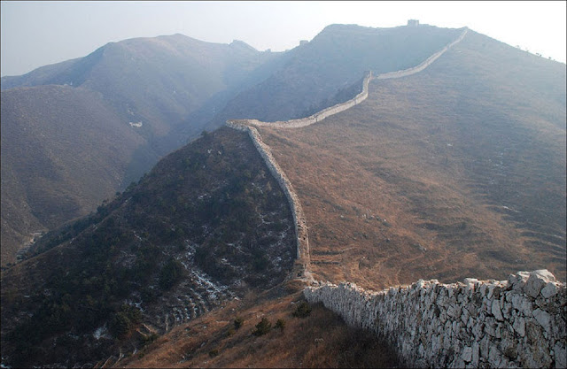 Старая часть Стены в городском уезде Лункоу (провинция Шаньдун).