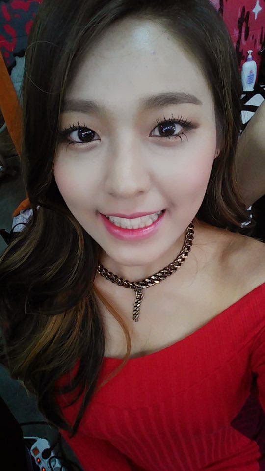 AOA's Seolhyun wishes fans Merry Christmas with angelic selcas :: Daily ...