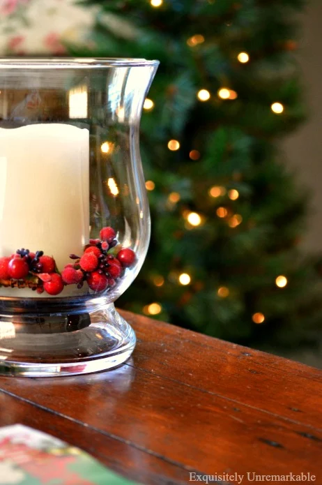 Cottage style Christmas candle with berries in hurricane glass