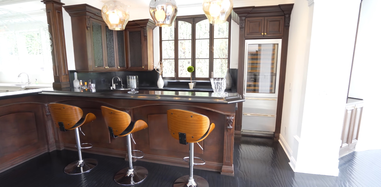 27 Interior Design Photos vs. Tour 1124 Marilyn Dr, Beverly Hills, CA