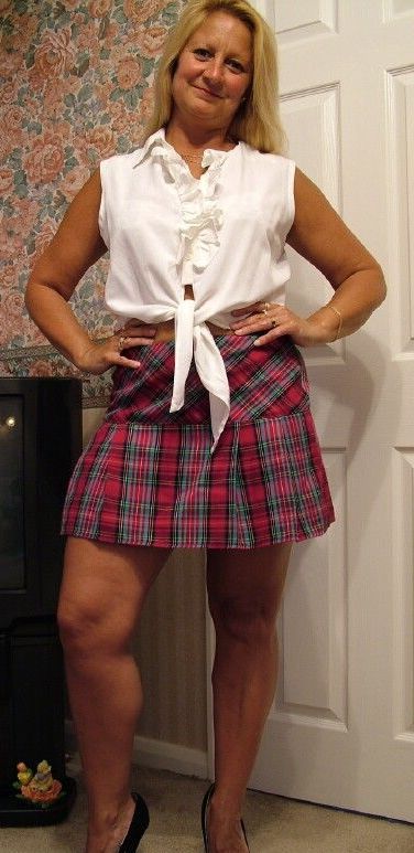 25 Photos Gallery Mature In Mini Skirt Mature Miniskirt Skirt ~ Mature Skirt