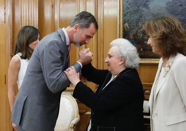 Queen Letizia wore Prada pumps, Tous pearl earrings. Princess Pilar de Borbon Nuevo Futuro Association (New Future)