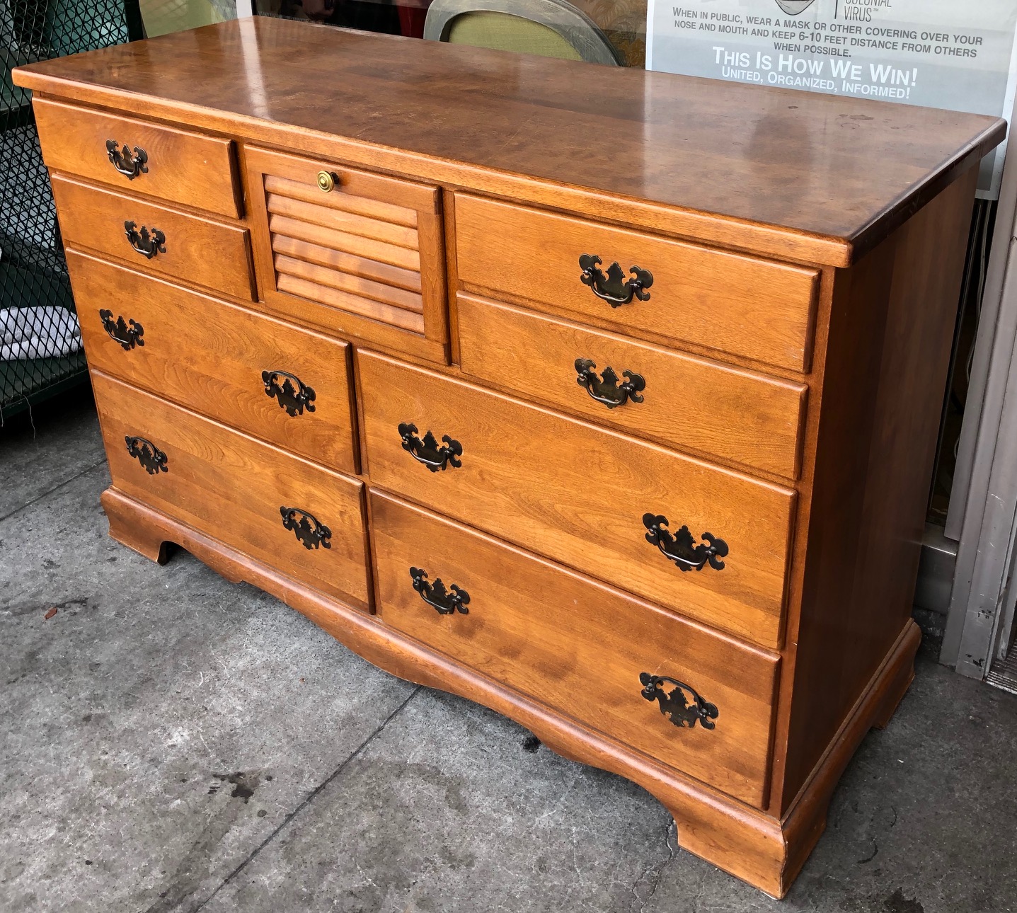 UHURU FURNITURE & COLLECTIBLES SOLD 100046 Cal Shops 9 Drawer Dresser