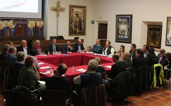 La Agrupación de Cofradías de Málaga y el Ayuntamiento analizan los cambios urbanos necesarios para encajar el nuevo recorrido oficial La Agrupación de Cofradías de Málaga y el Ayuntamiento analizan los cambios urbanos necesarios para encajar el nuevo recorrido oficial