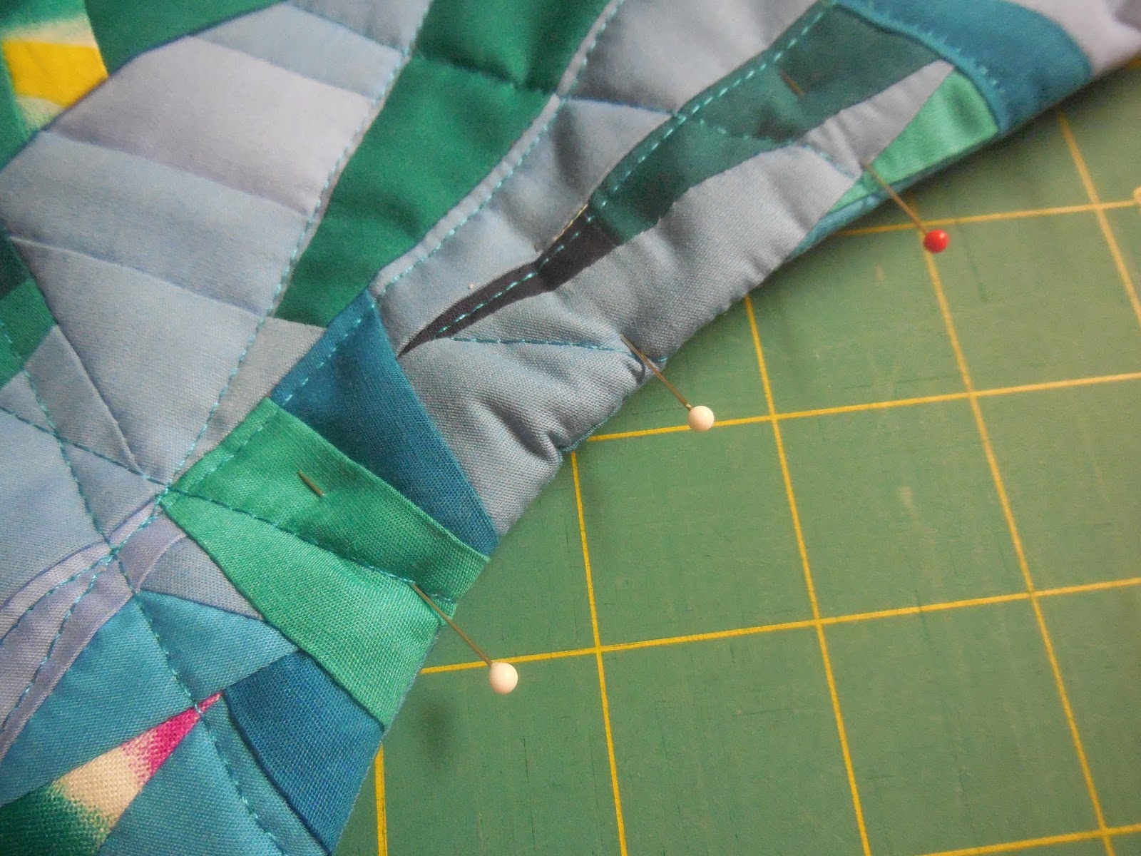 Art With a Needle Quiltmaking 101 facing your quilt with curved edges