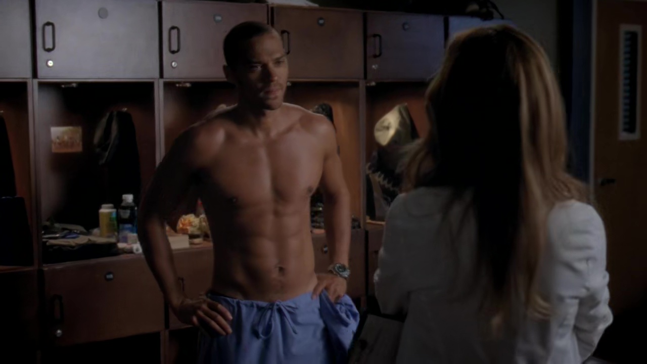 Jesse Williams shirtless in Grey's Anatomy 7-04 "Can't Fight...