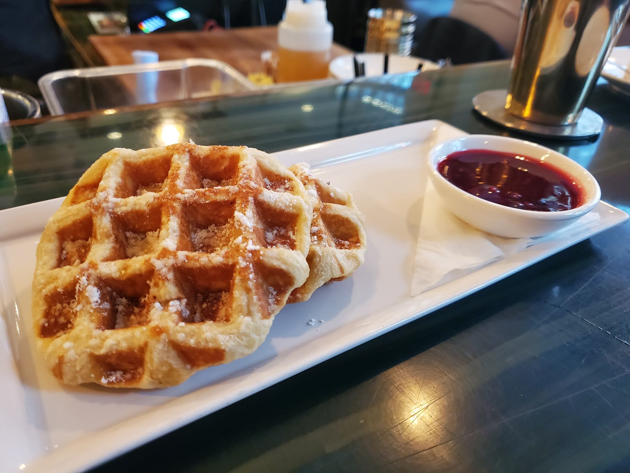 【食記】Cafe Medina 早午餐 (Liège Style Waffle 比利時列日鬆餅) Vancouver What is