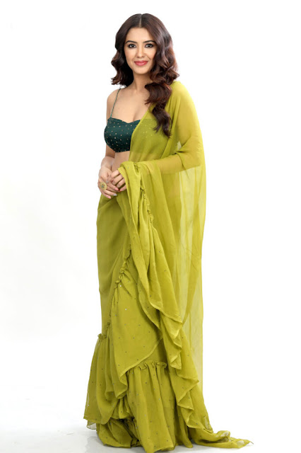 Malavika Sharma Hot Deep Cleavage Show Photos in Green Saree Navel Queens