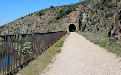 Túnel vía verde de la Jara