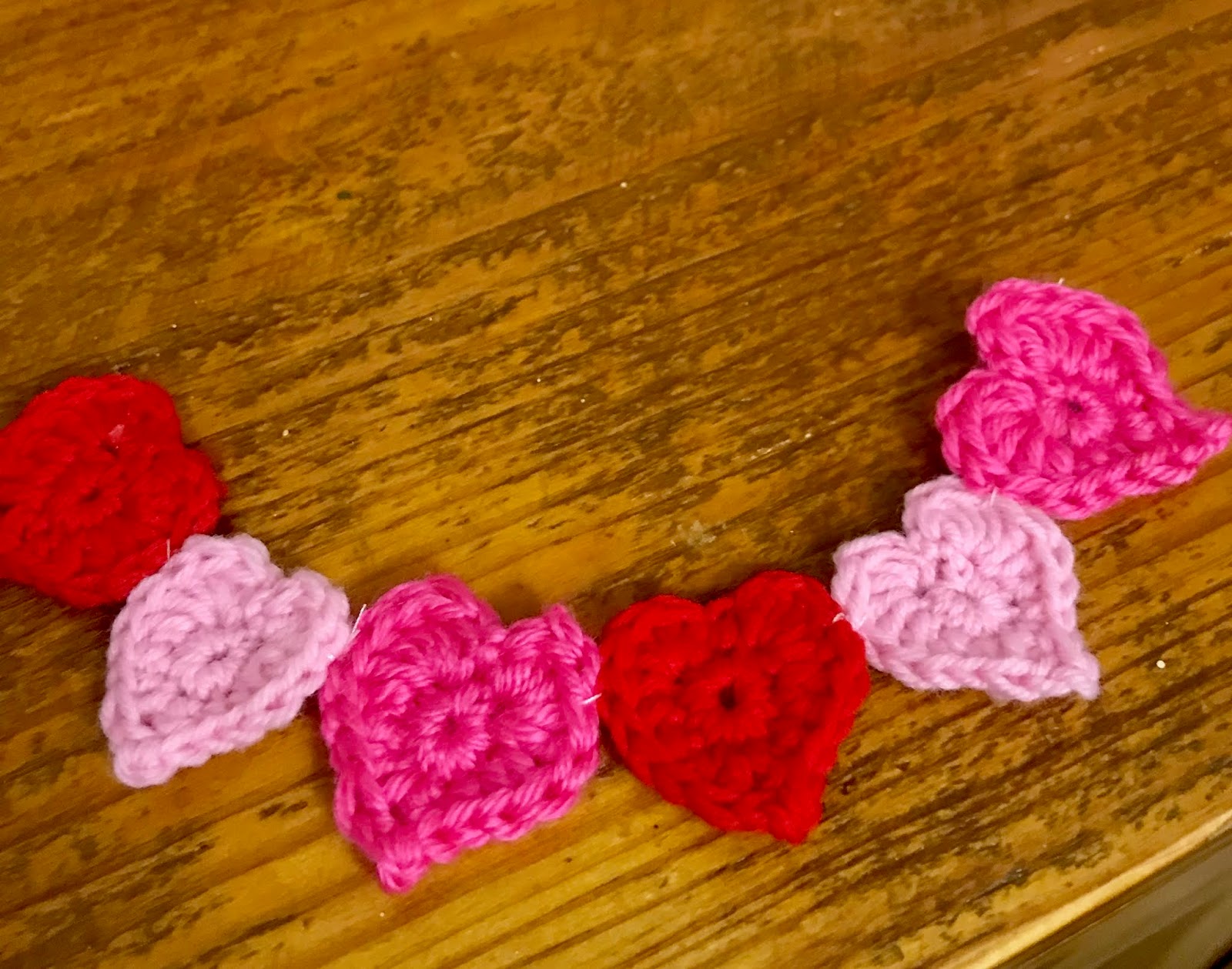 Crochet Valentine wreath pattern - Crochet heart easy