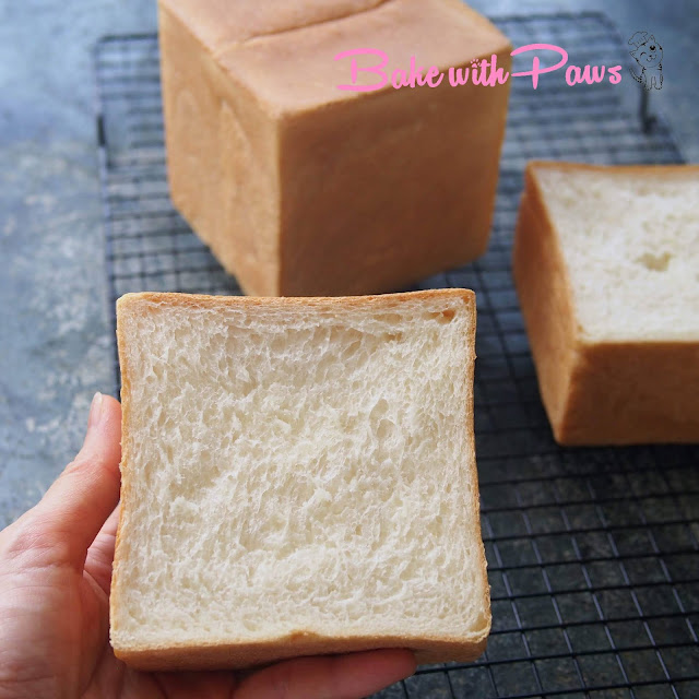 Japanese Soft White Bread/Shokupan (Yudane Method) BAKE WITH PAWS